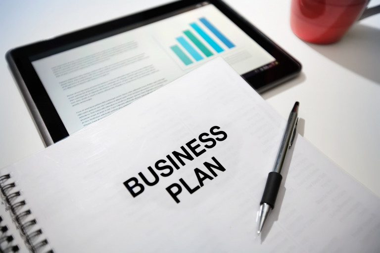 De eerste beginselen van het businessplan en het financieel plan